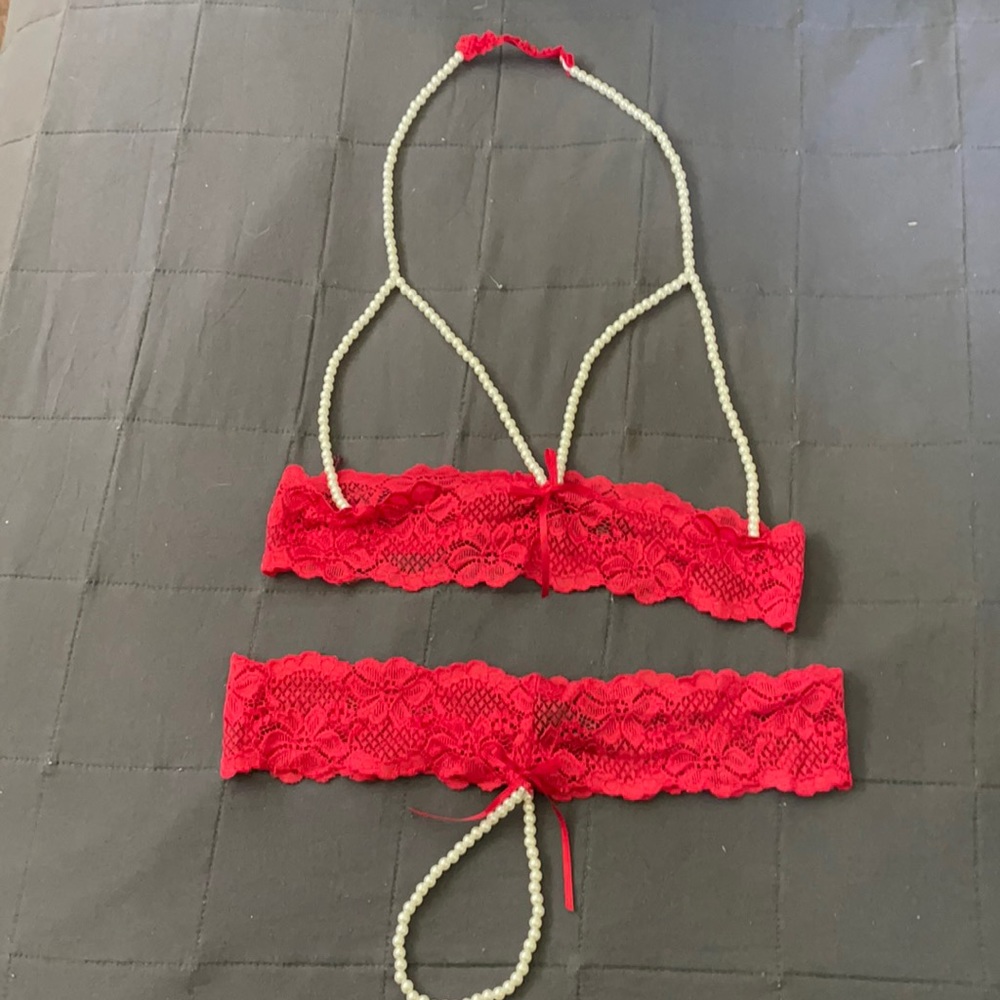Fredericks pearl lingerie set